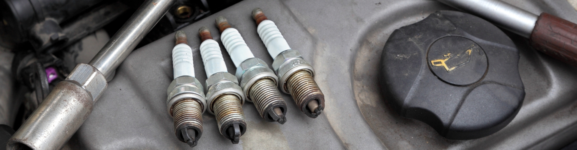 5 Warning Signs: When To Change The Spark Plugs - B-Parts Blog